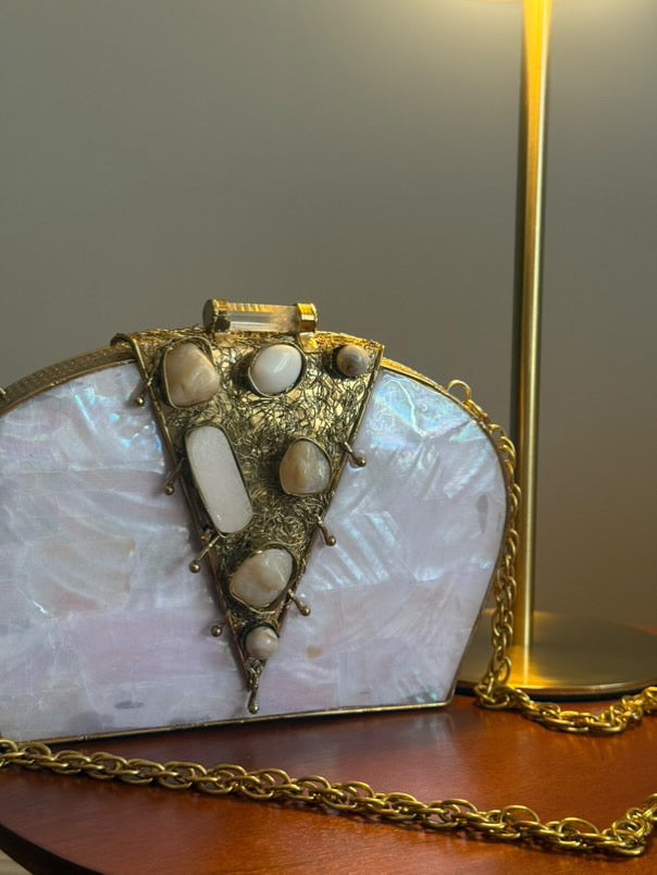 Handmade Mother-of-Pearl & Gemstone Evening Clutch – Vintage-Inspired Gold Frame Purse with Chain Strap