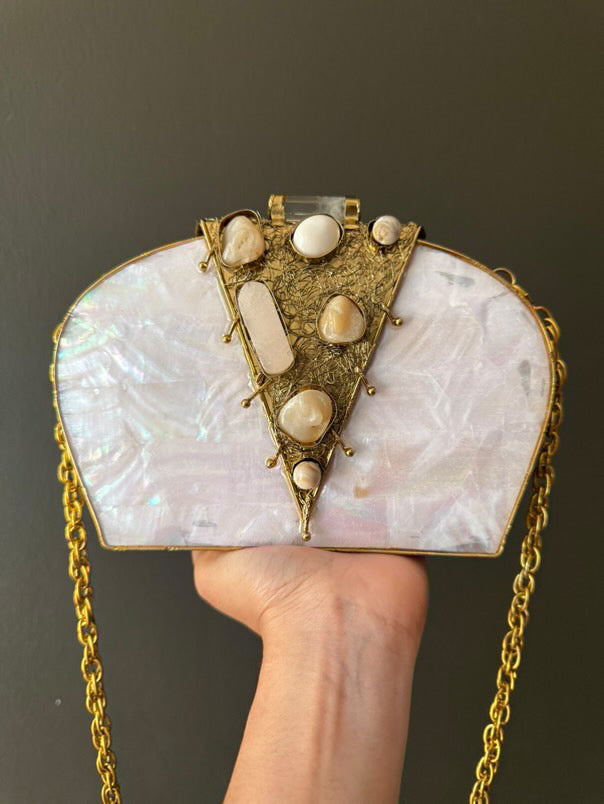 Handmade Mother-of-Pearl & Gemstone Evening Clutch – Vintage-Inspired Gold Frame Purse with Chain Strap