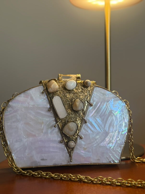 Handmade Mother-of-Pearl & Gemstone Evening Clutch – Vintage-Inspired Gold Frame Purse with Chain Strap