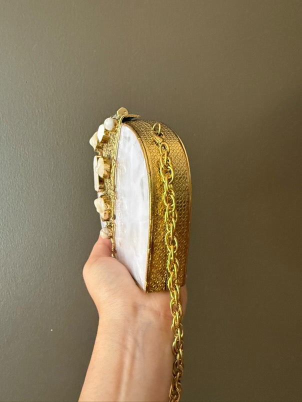 Handmade Mother-of-Pearl & Gemstone Evening Clutch – Vintage-Inspired Gold Frame Purse with Chain Strap