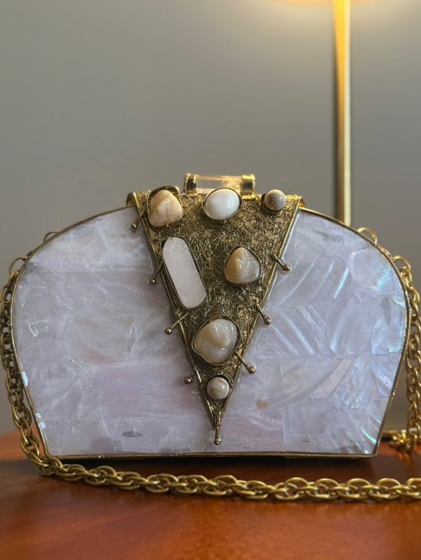 Handmade Mother-of-Pearl & Gemstone Evening Clutch – Vintage-Inspired Gold Frame Purse with Chain Strap