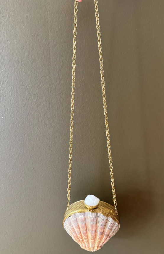 Elegant Shell-Shaped Clutch Purse – Handmade Statement Evening Bag with Gold Detailing and Natural Stone Clasp