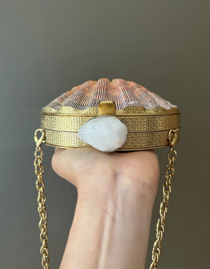 Elegant Shell-Shaped Clutch Purse – Handmade Statement Evening Bag with Gold Detailing and Natural Stone Clasp