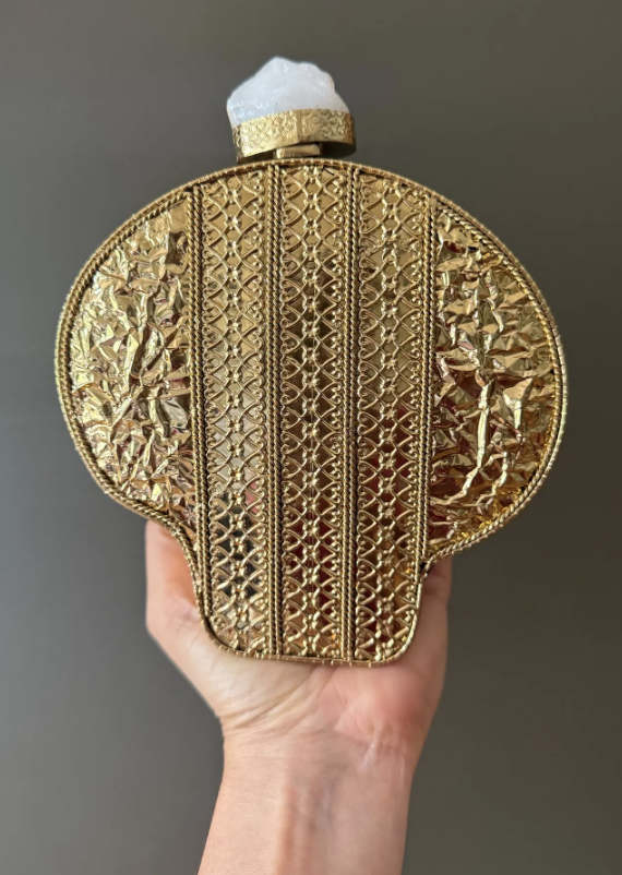 Elegant Shell-Shaped Clutch Purse – Handmade Statement Evening Bag with Gold Detailing and Natural Stone Clasp