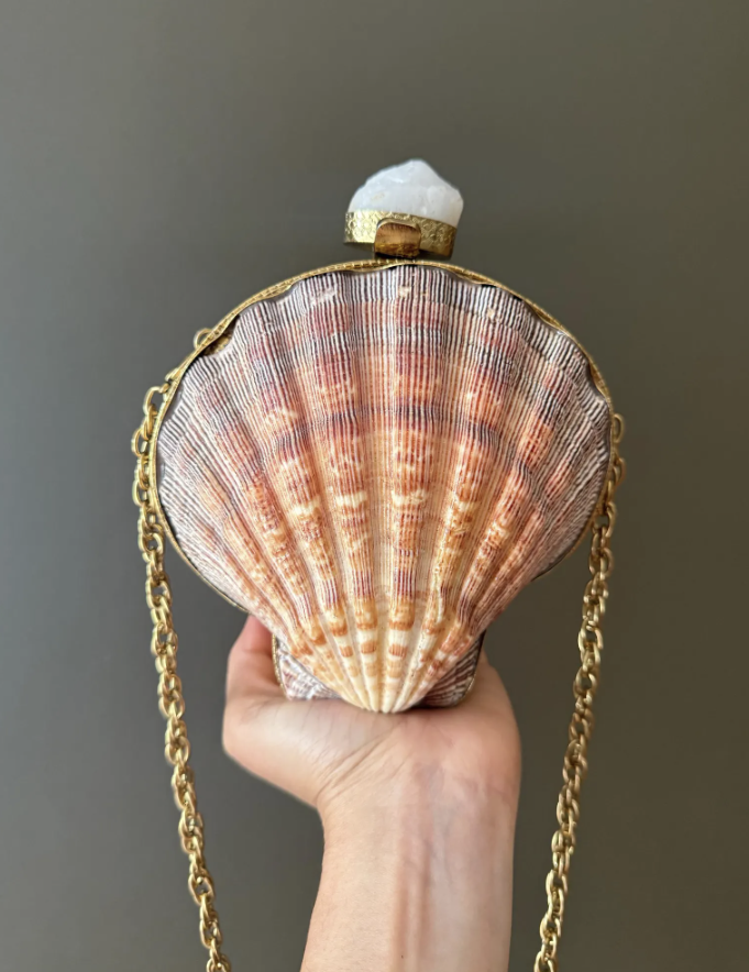 Elegant Shell-Shaped Clutch Purse – Handmade Statement Evening Bag with Gold Detailing and Natural Stone Clasp