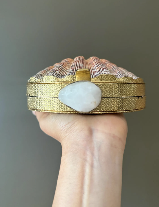 Elegant Shell-Shaped Clutch Purse – Handmade Statement Evening Bag with Gold Detailing and Natural Stone Clasp