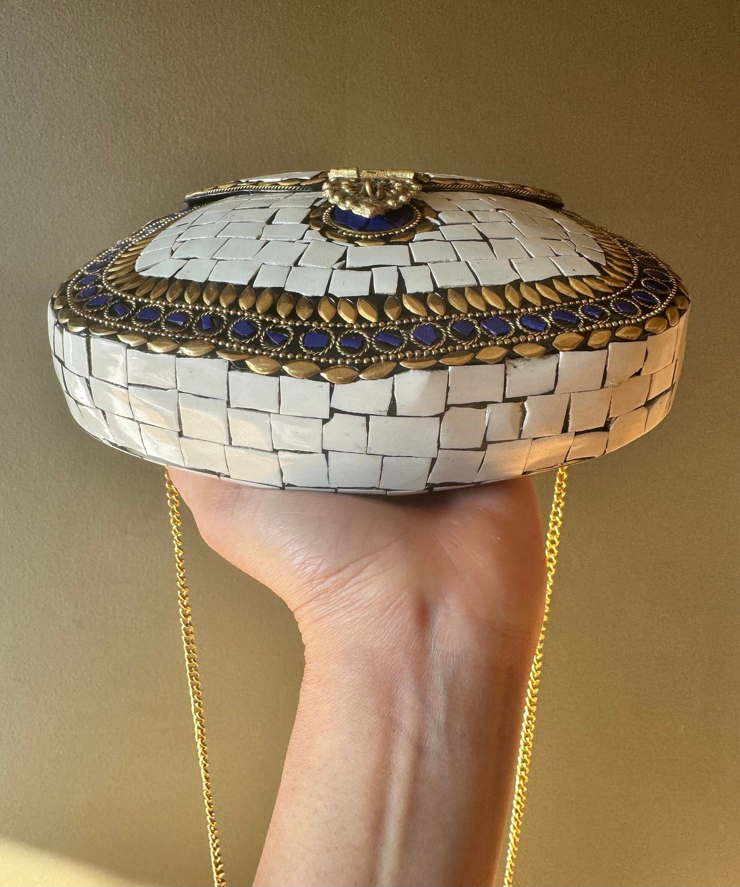 Handcrafted Mosaic Evening Clutch with Vintage Charm and Golden Chain Strap, Elegant Evening Bag, Boho Mosaic Clutch with Retro Charm, Luxe