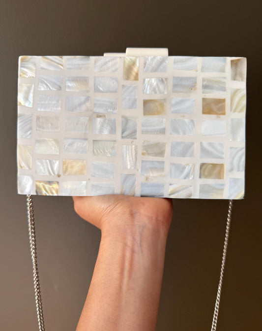 Elegant Mother of Pearl Box Clutch – Shell Mosaic Evening Bag – Handmade Clutch with Silver Chain – Ideal for Weddings & Formal Events