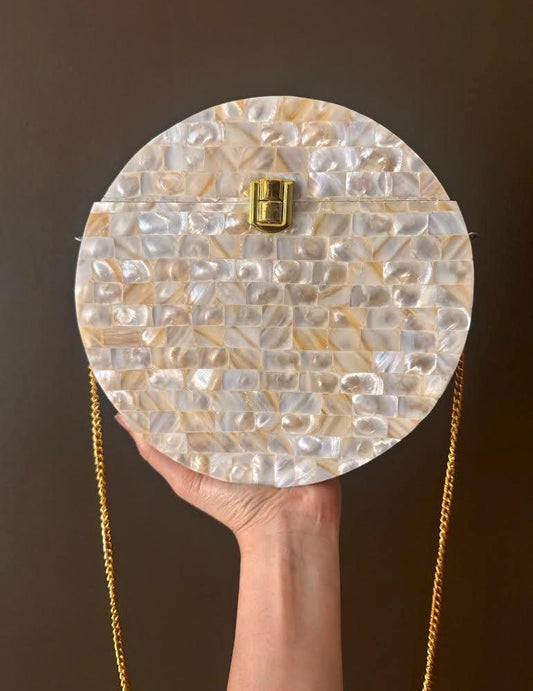 Exquisite Handmade Round Mother of Pearl Shell Clutch with Elegant Gold Chain Strap - Ideal Statement Accessory for Weddings, Parties