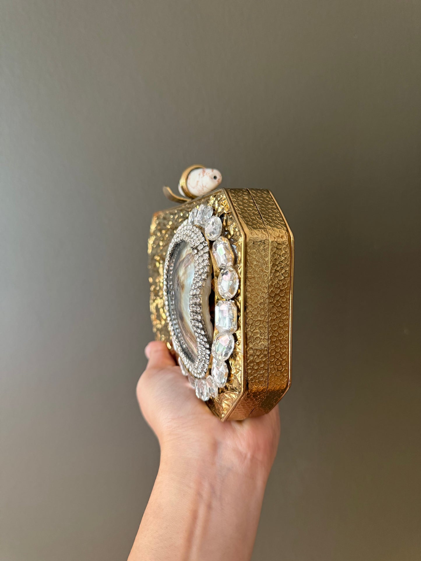 Gold Geode Clutch – Luxury Agate Stone Evening Bag with Pearl Chain