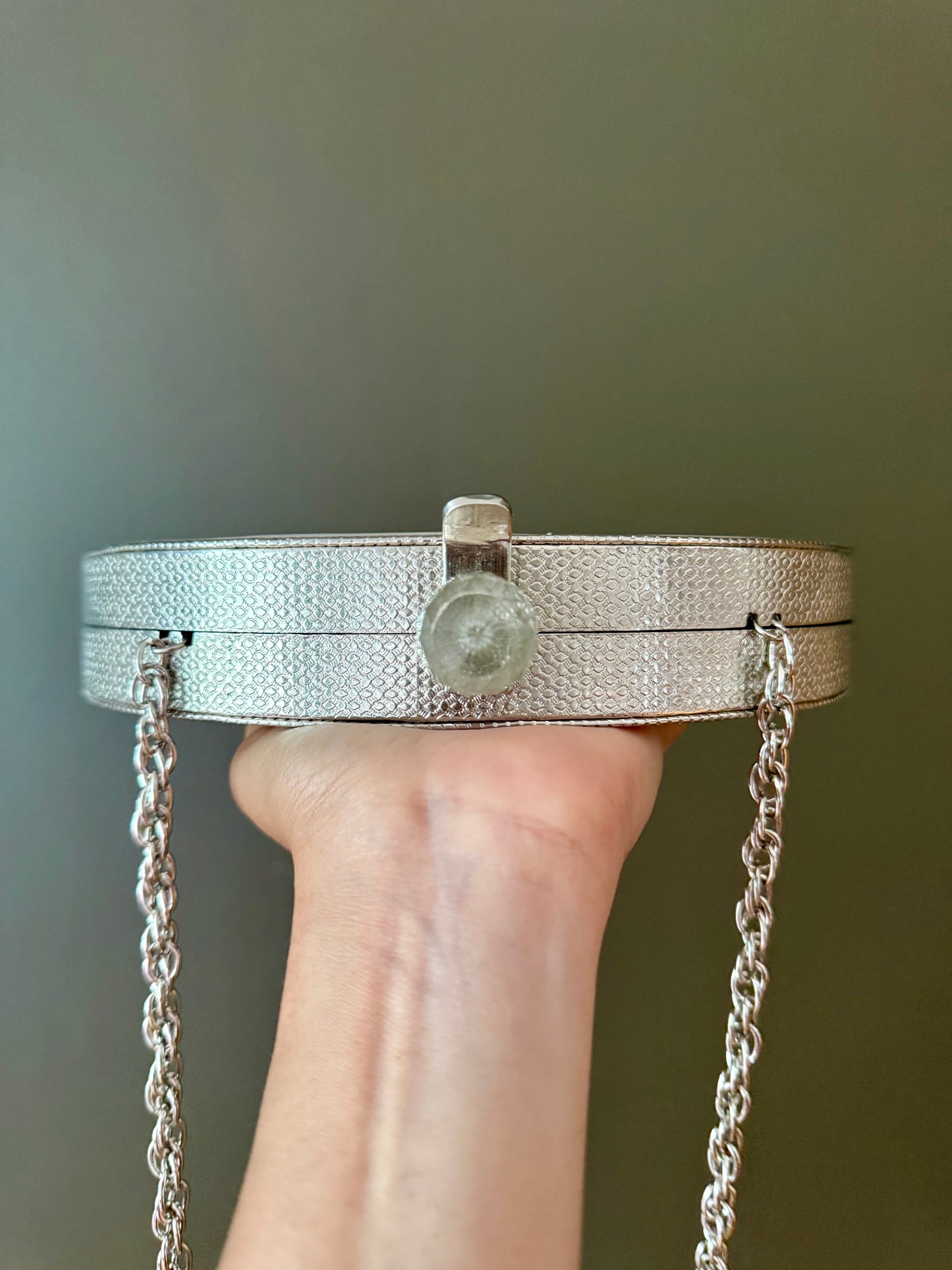 Art Deco Mother of Pearl Clutch – Silver Filigree Fan Design, Half-Moon Evening Bag with Crystal Clasp & Chain Strap